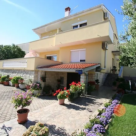 Apartment In Silo/insel Krk 13439