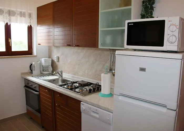 In - Insel Krk 13439 * Šilo